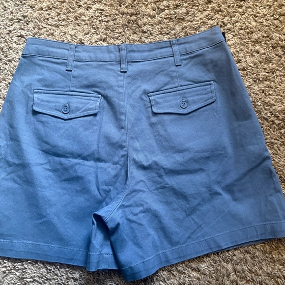 Banana Republic Pleat Front Short - Picture 2 of 7